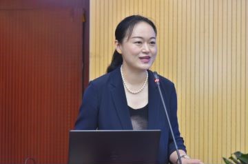 杨亚萍主持.jpg