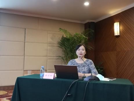 徐冶琼作报告.jpg