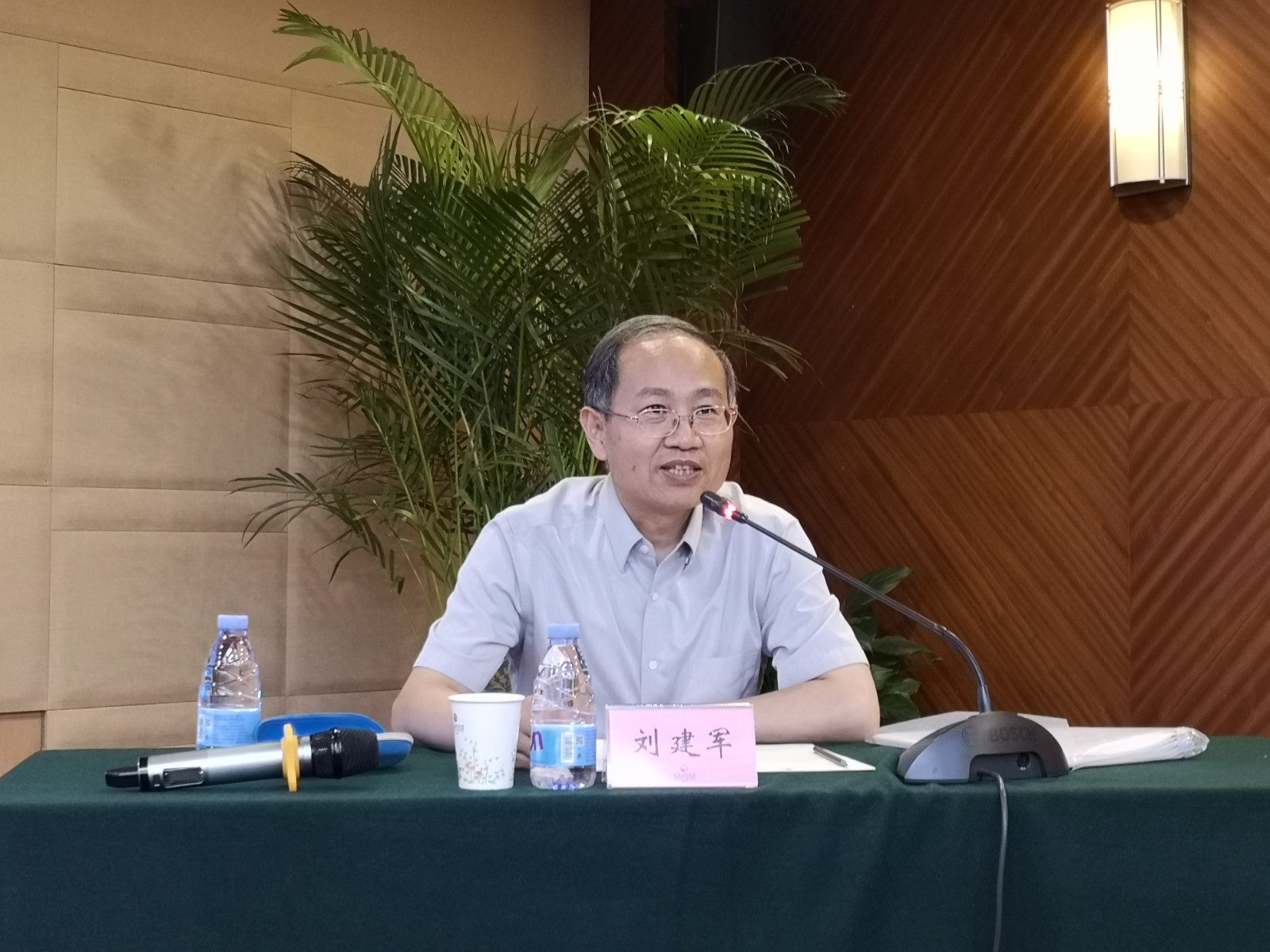 李银祥、刘建军作报告.jpg